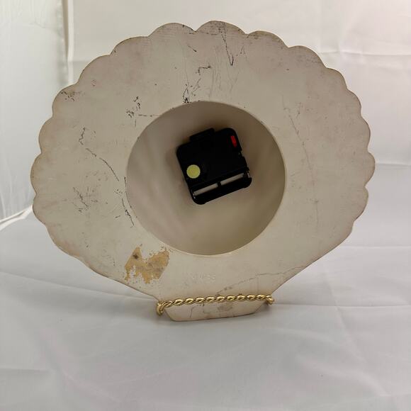 Vintage Clock Sea Shell Pattern With Gold Colored Hands 11” x 9.5” - Picture 4 of 6